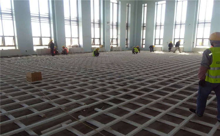松木風(fēng)雨操場運動地板施工技術(shù)方案
