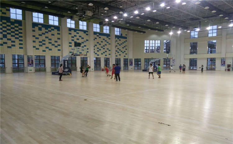 海口楓樺木體育木地板施工方案