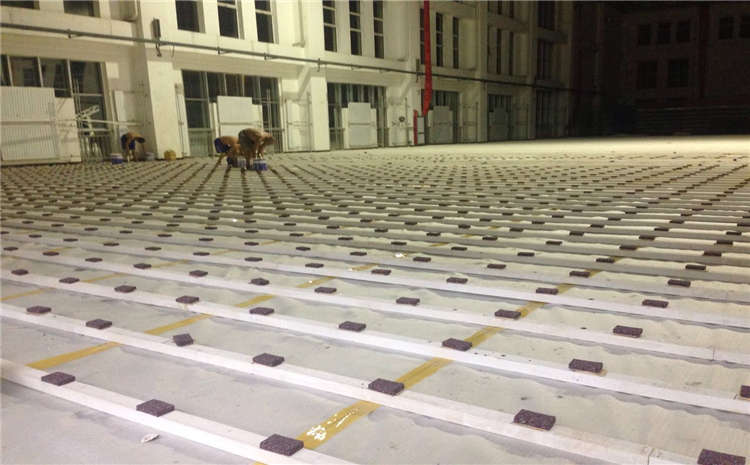 俄勒岡松羽毛球館木地板怎么翻新?