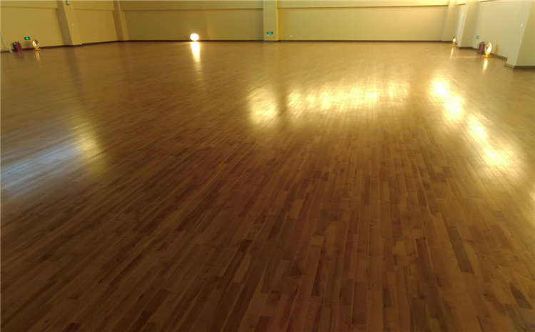 呼和浩特楓木實木運動地板翻新