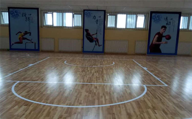 22厚風(fēng)雨操場地板怎么翻新?